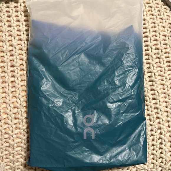 On Run on Clouds Comfort Running T-Shirt indigo S - Picture 7 of 10
